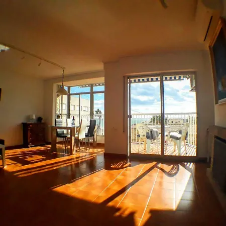 2 Bedroom's Flat On The Beach, Center, 1 Line