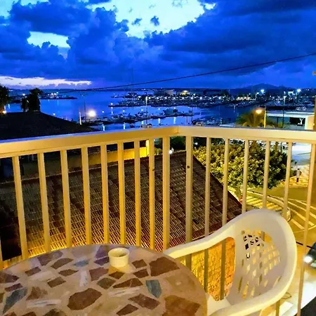 2 Bedroom's Flat On The Beach, Center, 1 Line *