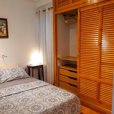 Apartment 2 Bedroom's Flat On The Beach, Center, 1 Line